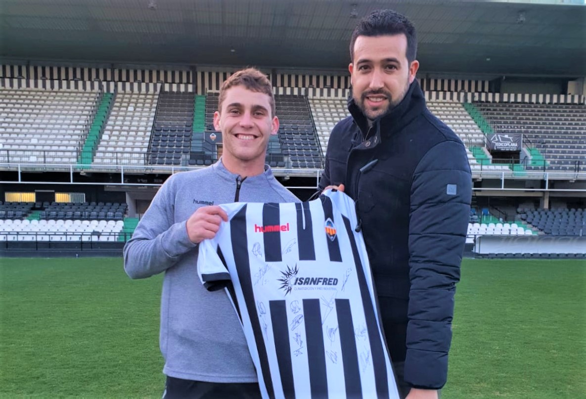 ¡Participa en el sorteo de dos camisetas del CD Castellón con Isanfred!