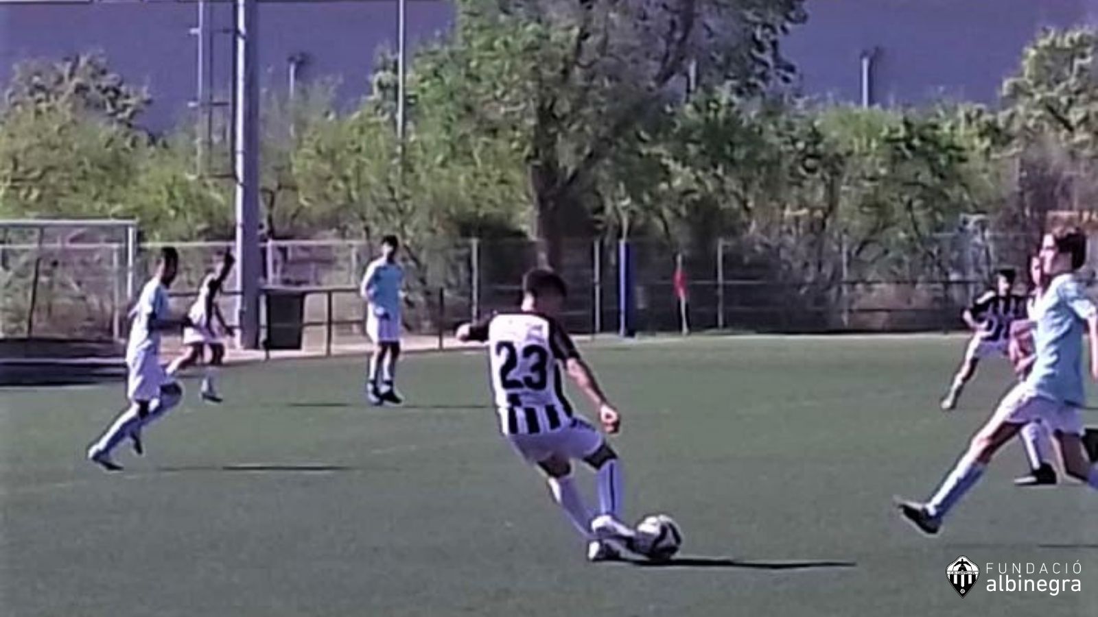 El Cadete C toma aire