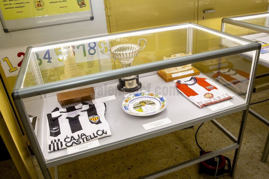 gallery-item