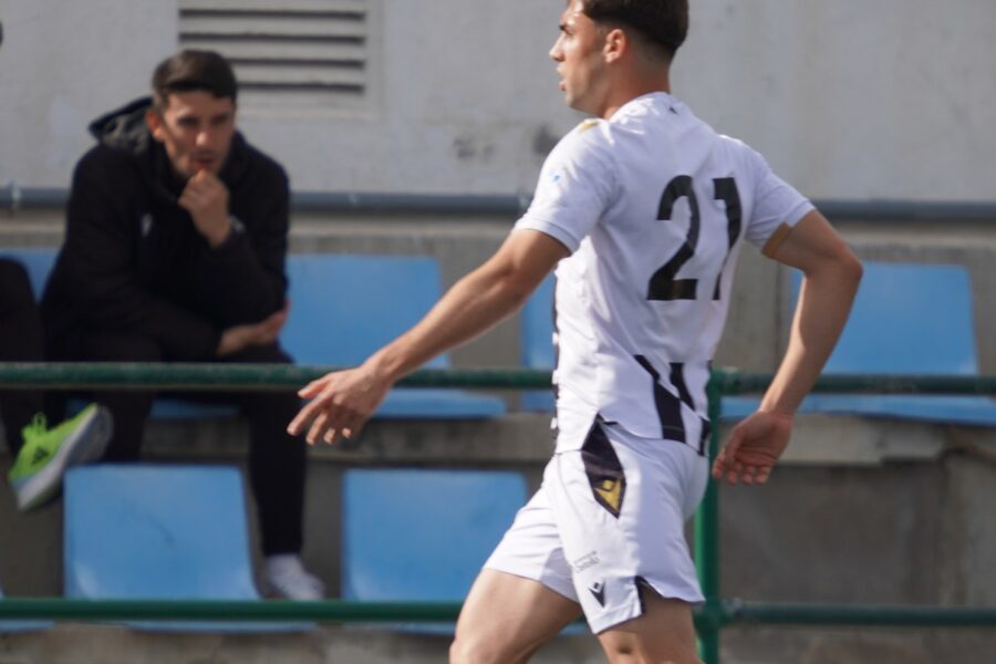 gallery-item