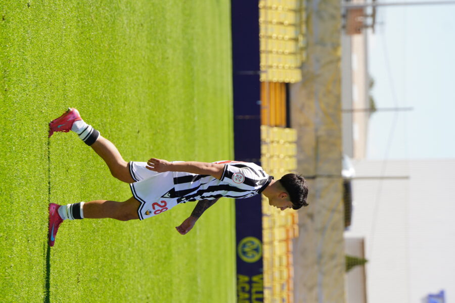 gallery-item