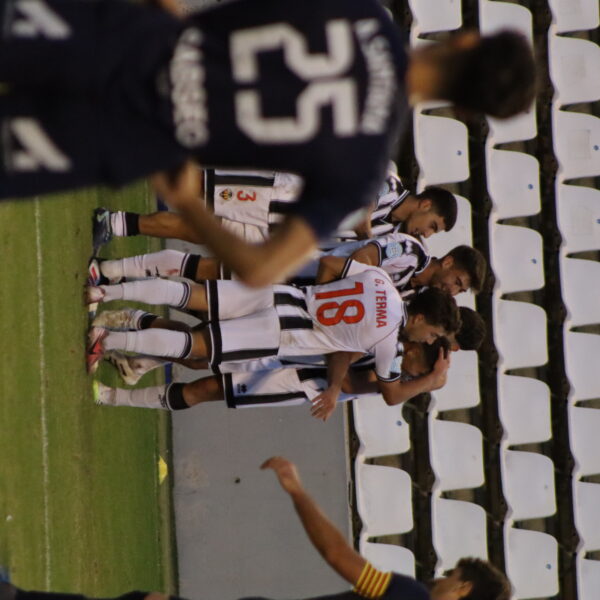 gallery-item
