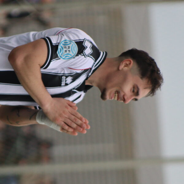 gallery-item